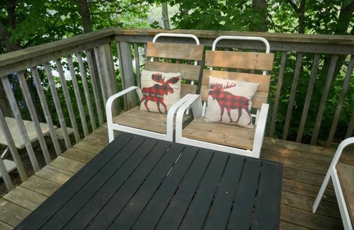 Whitestone Cabin | A Pet friendly, Cozy cabin for a relaxed stay.