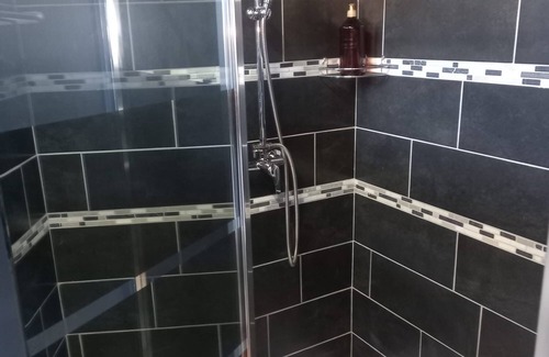 Lavelanet Bed & Breakfast | A pleasant room with shower room, 160cm bed and all comforts included.