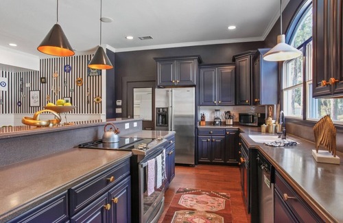 Thunderbolt House | A Port in the Storm - Shangri La, Poolside Estate in Isle of Armstrong