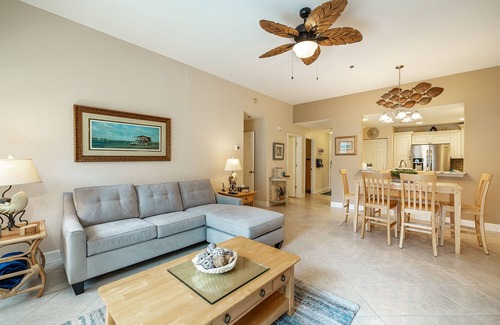 Independence Square House | A private beachfront condo just steps from beach