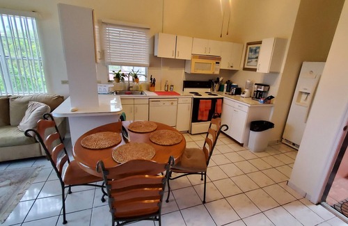 Rosendal Apartment | A room with a view! Cozy 1-bedroom apartment with AC and WiFi