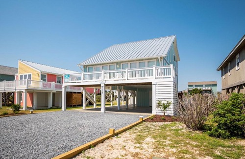 Long Beach House | A Sea View Cottage by Oak Island Accommodations