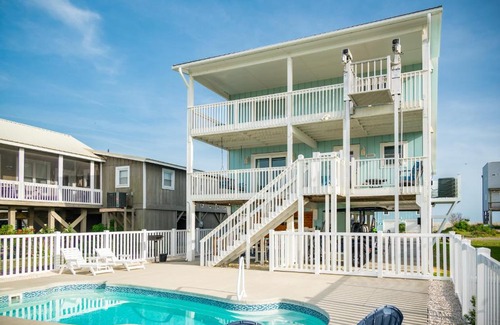Long Beach House | A Sea View Cottage by Oak Island Accommodations