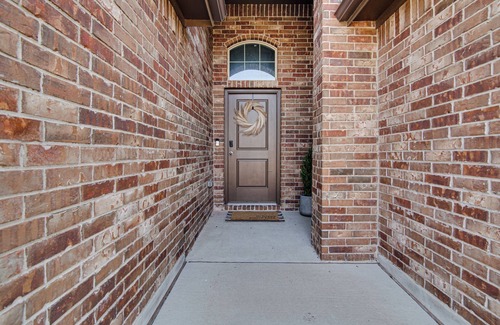 Fort Worth House | A Serene Oasis Awaits!