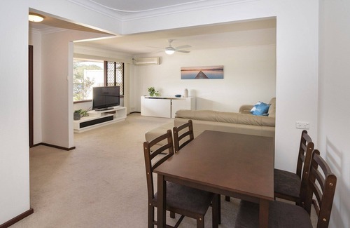 West Busselton Villa | A Shore Thing- Located opposite Busselton Foreshore!