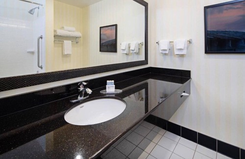 Bremerton House | A short 5-minute walk to the Seattle Ferry Terminal.