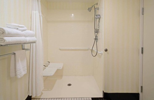 Bremerton House | A short 5-minute walk to the Seattle Ferry Terminal.