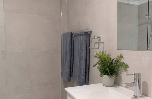 Kallaroo House | A short trip to the beach - Self Contained.