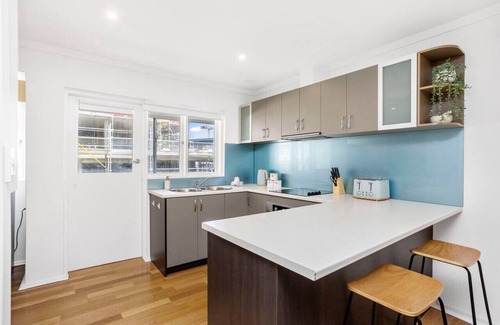Scarborough Apartment | A skip, hop & a jump to Scarborough Beach!