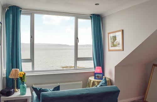 Helensburgh Cottage | A spacious apartment with stunning views over Gare Loch.