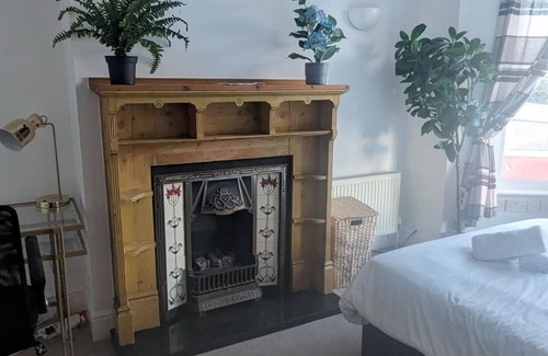 Sittingbourne House | A spacious cottage-styled 3 bedrooms in a Shared house - Sittingbourne