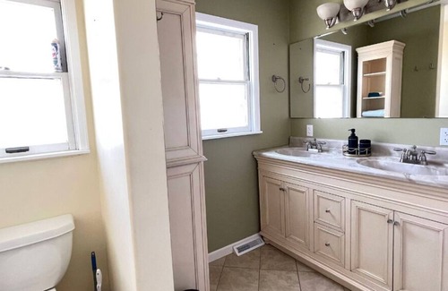 Pueblo Apartment | A Sparkling One-bed APT w/Fast Wi-Fi, TV & Queen Bed, in Nice Neighborhood!