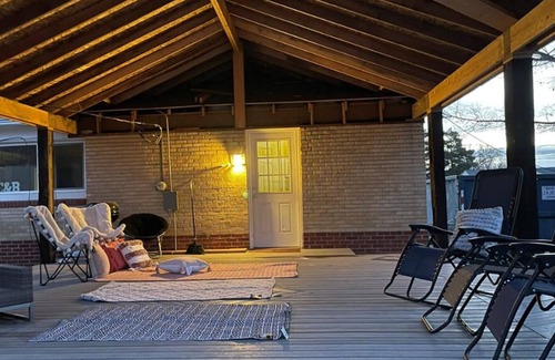 Pueblo Apartment | A Sparkling One-bed APT w/Fast Wi-Fi, TV & Queen Bed, in Nice Neighborhood!