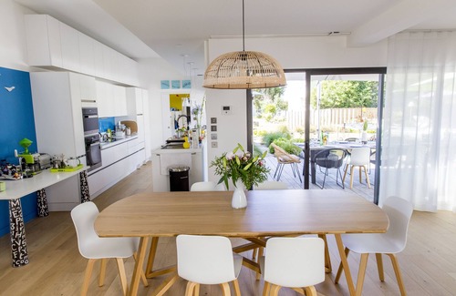 Plobannalec-Lesconil Villa | A stone's throw from the dunes.