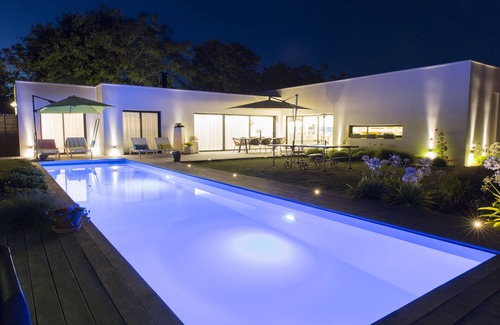 Plobannalec-Lesconil Villa | A stone's throw from the dunes.