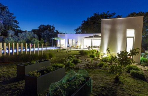 Plobannalec-Lesconil Villa | A stone's throw from the dunes.