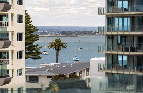 Mount Maunganui Apartment | A strand Of Paradise, Oceanside & Views with pool