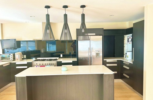 Torbay House | A stunning cliffside home with an expansive 270-degree panoramic sea view.