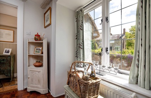 Honiton Cottage | A stunning, one bedroomed, beamed thatched cottage in the village of Stockland.