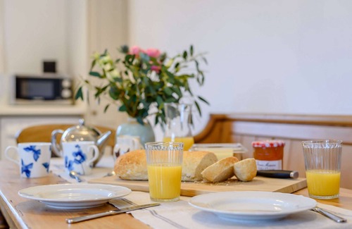 Shipston on Stour Cottage | A stylish, dog friendly, single storey holiday cottage in the Cotswolds with stunning countryside vi