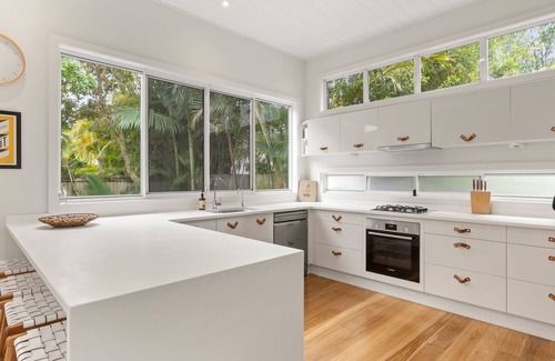 Byron Bay Cottage | A Summer Cottage - central Byron escape w. pool