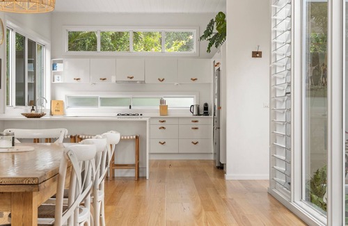 Byron Bay Cottage | A Summer Cottage - central Byron escape w. pool
