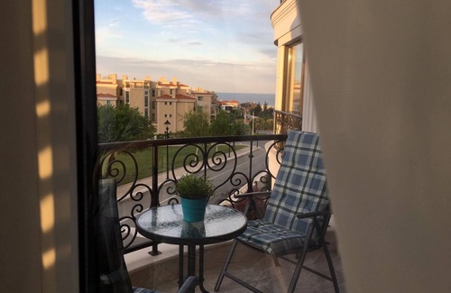 Chernomorets Apartment | A sunny luxurious apartment, just a step away from the beach