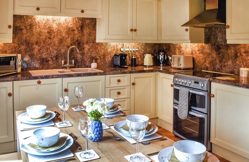 Hopton Cottage | A superb family lodge with a private hot tub, sauna and games zone.