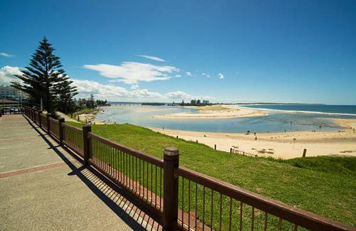 The Entrance Apartment | A-The Entrance Private Water Front 1 bedroom appartment at the Oaks