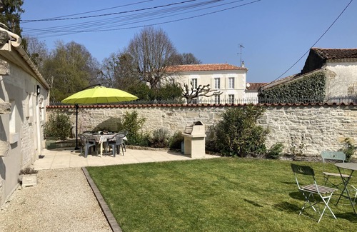 Mons Cottage | A traditional 2 bedroomed stone cottage ideal for family holidays.