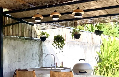 Carmen Villa | A Tropical Hideaway. 15mins drive from the city.