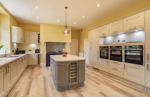 Wing Cottage | A truly luxury break in a stunning wing within the beautiful Manor House.