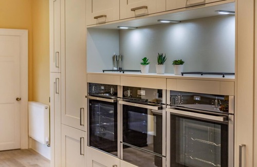 Wing Cottage | A truly luxury break in a stunning wing within the beautiful Manor House.