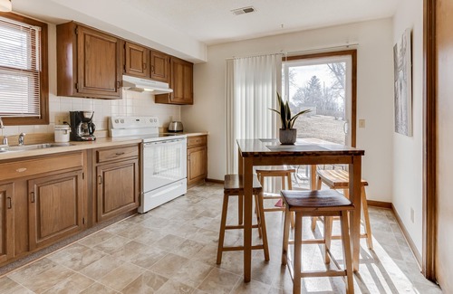 St. Joseph House | A Very Clean 2-Bedroom With Great Amenities