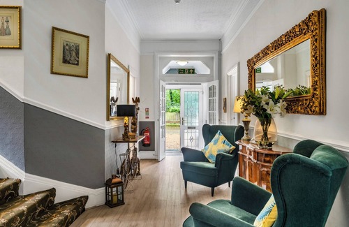 Crowthorne Hotel | A warm welcome awaits you at The Dial House Hotel and Restaurant in Crowthorne.