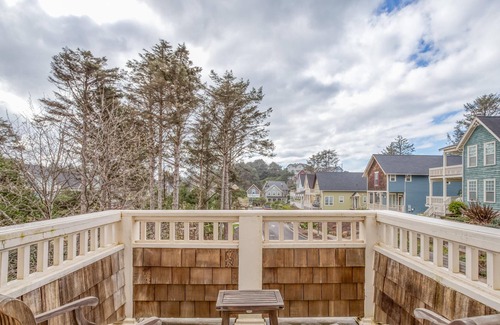 Olivia Beach House | A Wave From It All
