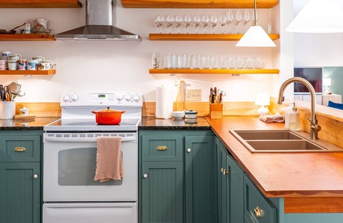 Newport Landing Cottage | A well-appointed cottage tucked away on the Gaspereau Mountain.