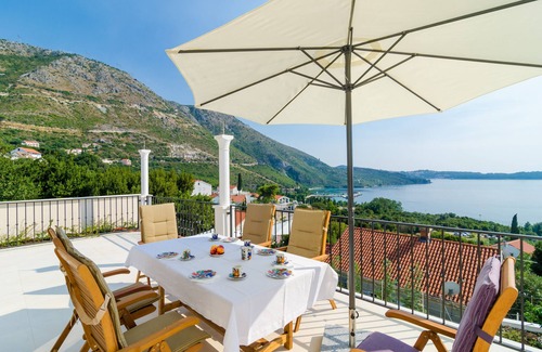 Mlini House | A wonderful poolside, 5 bedroom villa, ideal for your family vacation!
