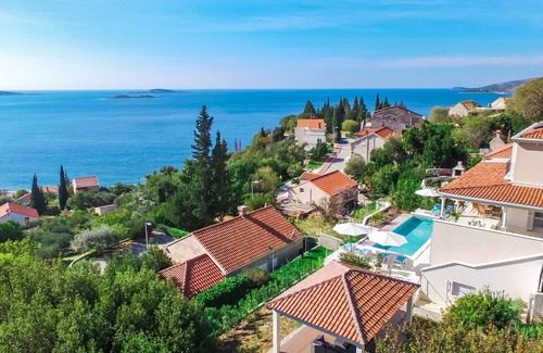 Mlini House | A wonderful poolside, 5 bedroom villa, ideal for your family vacation!