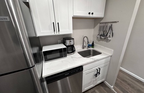Allentown Apartment | A203 · A-Town’s Finest Modern apt - Free parking