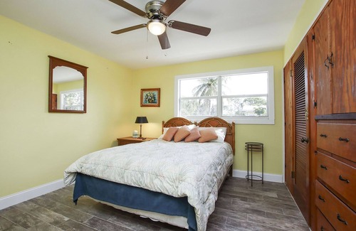 Saint James City House | Aaliyah`s and Amina`s Tropical Retreat unit 2 - Pine Island St James City