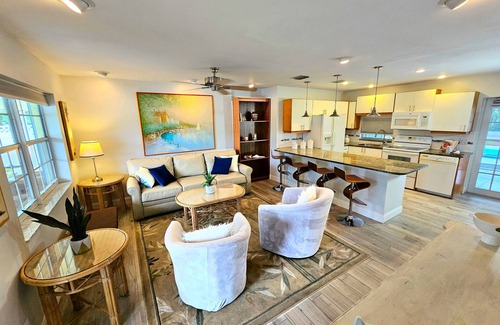 Florida North Atlantic Coast House | AB 3/2 HEATED pool home sleeps 10! Just minutes to Stadium, Beaches, PGA