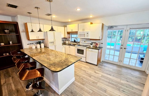 Florida North Atlantic Coast House | AB 3/2 HEATED pool home sleeps 10! Just minutes to Stadium, Beaches, PGA