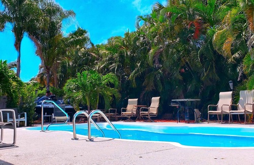 Florida North Atlantic Coast House | AB 3/2 HEATED pool home sleeps 10! Just minutes to Stadium, Beaches, PGA