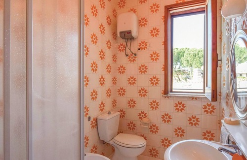 Ognina House | About 15 km from Siracusa is this vacation home with large garden surrounded by trees and native hed