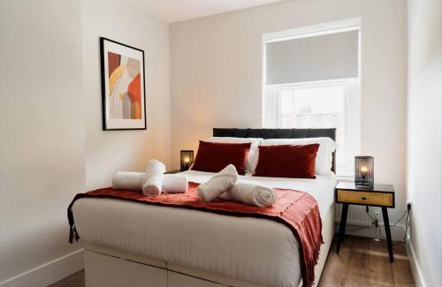 Skipton House | Above Rubies - Sawley Cottage, Canal, Cafes, Bars!