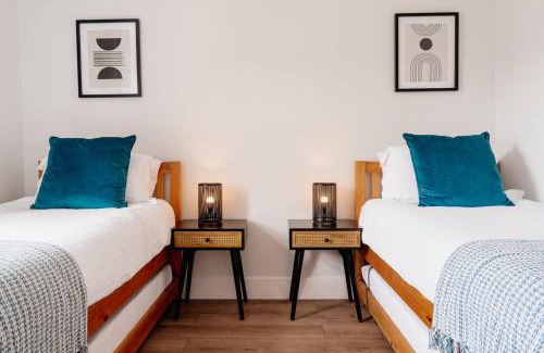 Skipton House | Above Rubies - Sawley Cottage, Canal, Cafes, Bars!