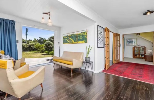 Riversdale House | Absolute Beach Front Bach