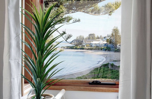 Blue Bay House | Absolute beach front with direct access to Blue Bay Beach - shoes optional