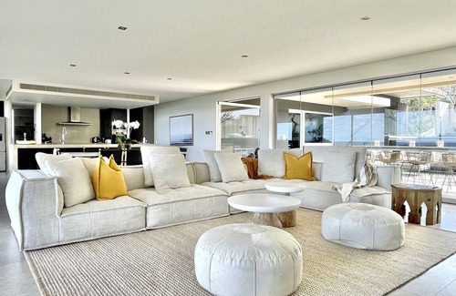 Sunrise Beach House | ABSOLUTE BEACHFRONT LUXURY